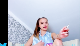 Смачная русская дала дыма и отъехала на члене!