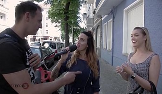 Страстная встреча на улице: горячий секс с сексапильной блондинкой