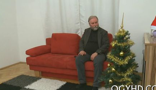 Старик отжарил молодую русскую красотку с бабушкиными формами